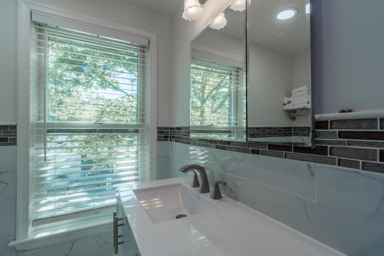 Luxurious Retreat, Parking, Restaurants, Near New Hope, 1Mile Delaware River لامبرتفيل المظهر الخارجي الصورة